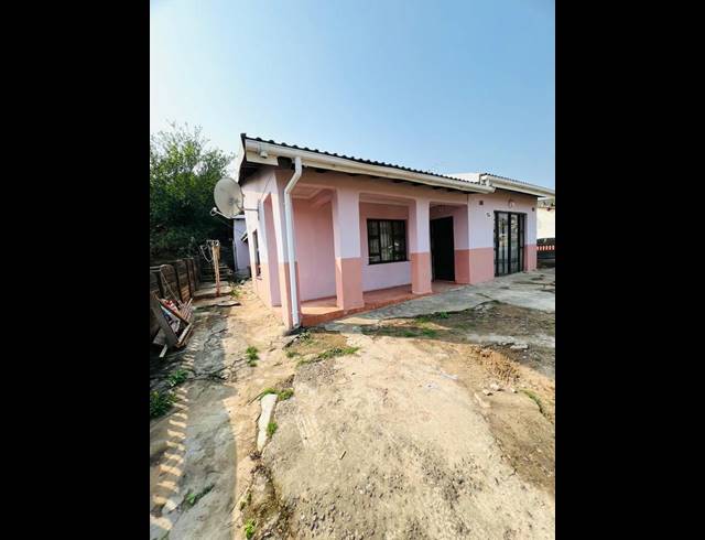6 BEDROOM HOUSE FOR SALE IN UMLAZI A